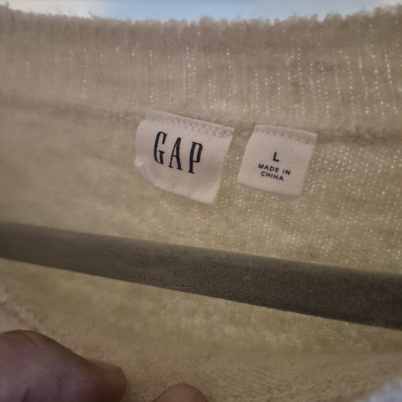 GAP Cream Sweater with Penguin Design - Picture 2 of 4